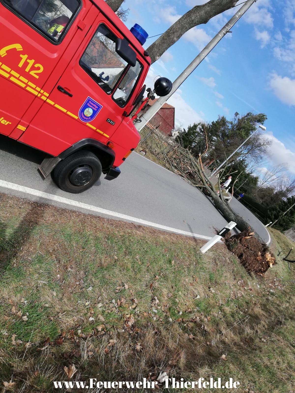 Einsatz 9:  THL1 Baum auf Straße